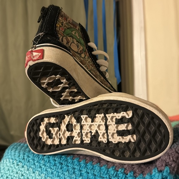 VANS high-top Mario Bros. GAME OVER shoes, great shape. Youth size 11 US/27.5 UK - Picture 2 of 7